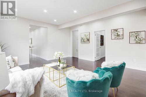 111 Petch Avenue, Caledon, ON - Indoor Photo Showing Living Room