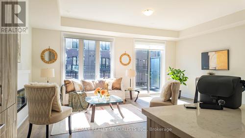 1346 William Halton Parkway, Oakville, ON - Indoor Photo Showing Living Room