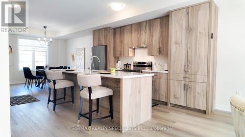 1346 William Halton Parkway, Oakville, ON - Indoor Photo Showing Kitchen With Upgraded Kitchen