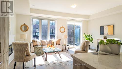 1346 William Halton Parkway, Oakville, ON - Indoor Photo Showing Living Room