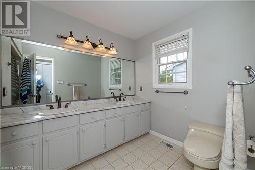 593 4Th Street A W, Owen Sound, ON - Indoor Photo Showing Bathroom