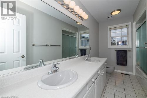 593 4Th Street A W, Owen Sound, ON - Indoor Photo Showing Bathroom