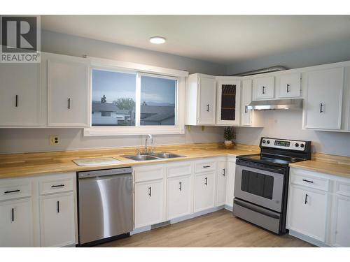 305 Ziprick Road, Kelowna, BC - Indoor Photo Showing Kitchen With Double Sink