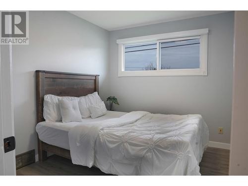 305 Ziprick Road, Kelowna, BC - Indoor Photo Showing Bedroom