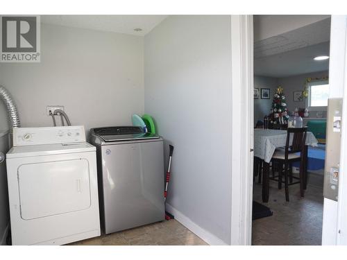 305 Ziprick Road, Kelowna, BC - Indoor Photo Showing Laundry Room