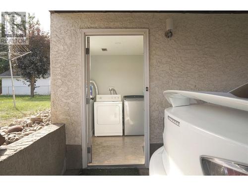 305 Ziprick Road, Kelowna, BC - Indoor Photo Showing Laundry Room