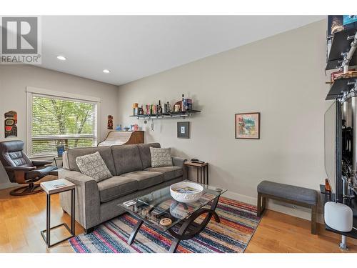 4900 Heritage Drive Unit# 303, Vernon, BC - Indoor Photo Showing Living Room