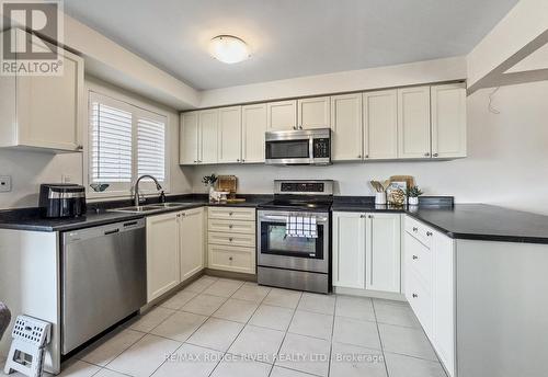 41 Maidstone Way, Whitby (Taunton North), ON - Indoor Photo Showing Kitchen With Double Sink