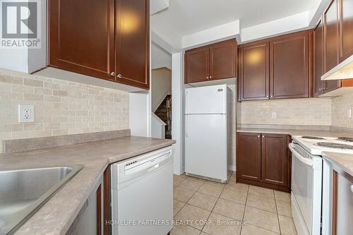 18 Belfry Drive, Bradford West Gwillimbury (Bradford), ON - Indoor Photo Showing Kitchen