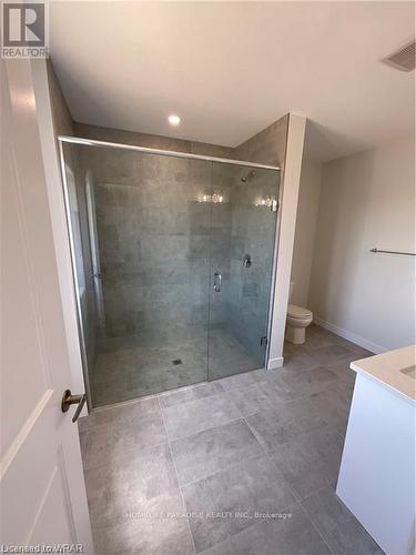 34 - 3600 Southbridge Avenue S, London, ON - Indoor Photo Showing Bathroom