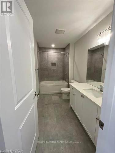 34 - 3600 Southbridge Avenue S, London, ON - Indoor Photo Showing Bathroom