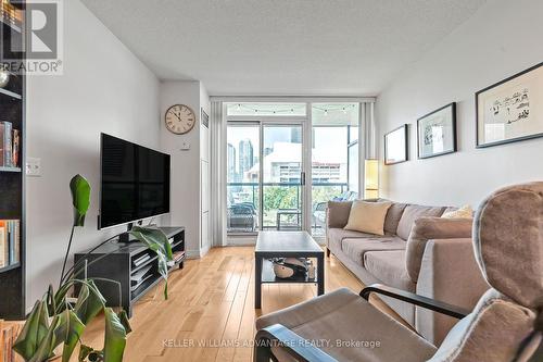 516 - 51 Lower Simcoe Street, Toronto (Waterfront Communities), ON - Indoor Photo Showing Living Room