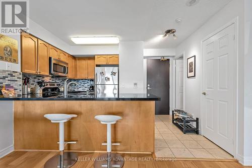 516 - 51 Lower Simcoe Street, Toronto (Waterfront Communities), ON - Indoor Photo Showing Kitchen