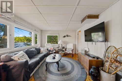 431 Healey Lake, The Archipelago, ON - Indoor Photo Showing Living Room