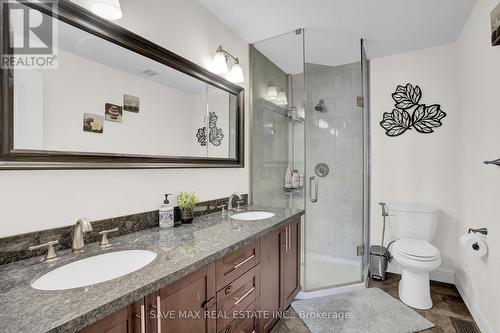 17 Lagoon Avenue, Hamilton (Hamilton Beach), ON - Indoor Photo Showing Bathroom