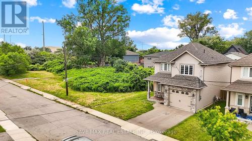 17 Lagoon Avenue, Hamilton (Hamilton Beach), ON - Outdoor