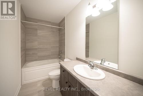 122 - 11 Roxanne Drive, Hamilton, ON - Indoor Photo Showing Bathroom