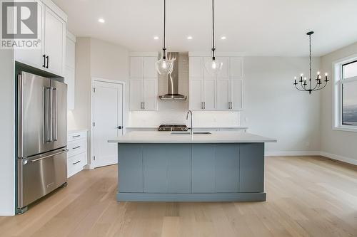 2811 Copper Ridge Drive, West Kelowna, BC - Indoor Photo Showing Kitchen With Upgraded Kitchen