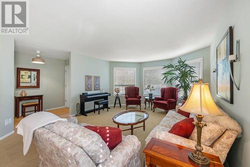 1201 Cameron Avenue Unit# 55, Kelowna, BC - Indoor Photo Showing Living Room