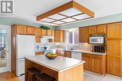 1201 Cameron Avenue Unit# 55, Kelowna, BC - Indoor Photo Showing Kitchen