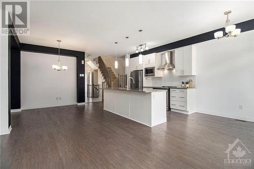 632 Spring Valley Drive, Ottawa, ON - Indoor Photo Showing Kitchen With Upgraded Kitchen