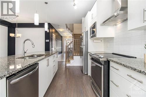 632 Spring Valley Drive, Ottawa, ON - Indoor Photo Showing Kitchen With Stainless Steel Kitchen With Double Sink With Upgraded Kitchen