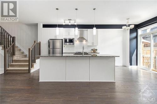 632 Spring Valley Drive, Ottawa, ON - Indoor Photo Showing Kitchen With Upgraded Kitchen