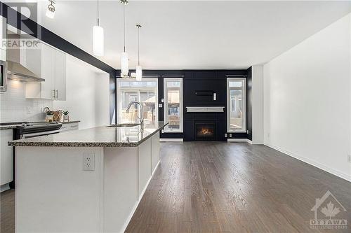 632 Spring Valley Drive, Ottawa, ON - Indoor Photo Showing Kitchen With Upgraded Kitchen