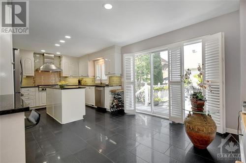 122 Marshfield Street, Ottawa, ON - Indoor Photo Showing Kitchen With Upgraded Kitchen