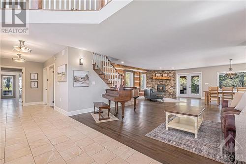 6548 Carp Road, Ottawa, ON - Indoor Photo Showing Living Room