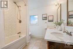 Main floor four piece bathroom - 