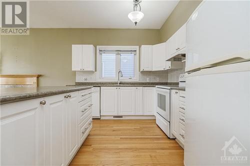 208 Fountainhead Drive, Ottawa, ON - Indoor Photo Showing Kitchen