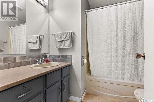 2855 Hartmann Crescent E, Regina, SK - Indoor Photo Showing Bathroom