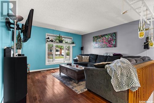 2855 Hartmann Crescent E, Regina, SK - Indoor Photo Showing Living Room