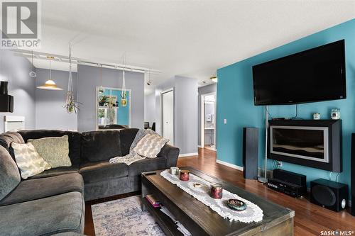 2855 Hartmann Crescent E, Regina, SK - Indoor Photo Showing Living Room