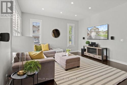 2484 New Providence Street, Oshawa (Windfields), ON - Indoor Photo Showing Living Room