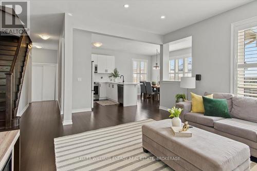 2484 New Providence Street, Oshawa (Windfields), ON - Indoor Photo Showing Living Room