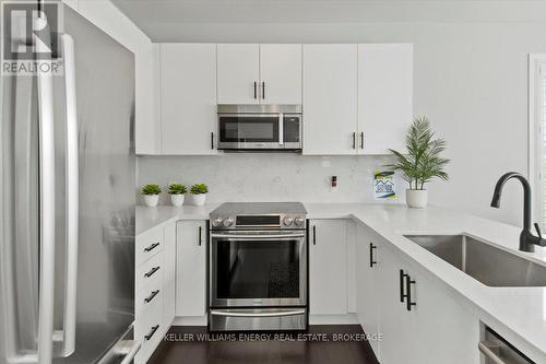 2484 New Providence Street, Oshawa (Windfields), ON - Indoor Photo Showing Kitchen With Upgraded Kitchen