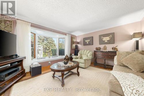 794 Old Hwy 2, Quinte West, ON - Indoor Photo Showing Living Room