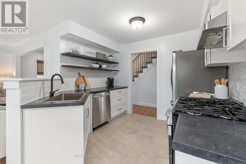 42 Hanna Drive, Clarington (Bowmanville), ON - Indoor Photo Showing Kitchen With Upgraded Kitchen