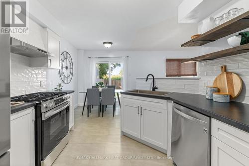 42 Hanna Drive, Clarington (Bowmanville), ON - Indoor Photo Showing Kitchen With Upgraded Kitchen