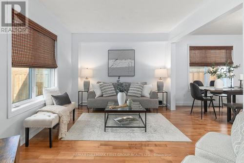 42 Hanna Drive, Clarington (Bowmanville), ON - Indoor Photo Showing Living Room