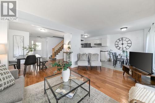 42 Hanna Drive, Clarington (Bowmanville), ON - Indoor Photo Showing Living Room