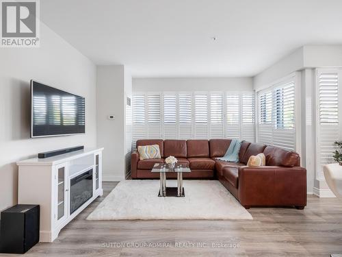 101B - 9090 Yonge Street, Richmond Hill (South Richvale), ON - Indoor Photo Showing Living Room