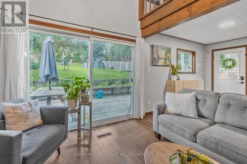 408 Simcoe Street, Newmarket (Central Newmarket), ON - Indoor Photo Showing Living Room