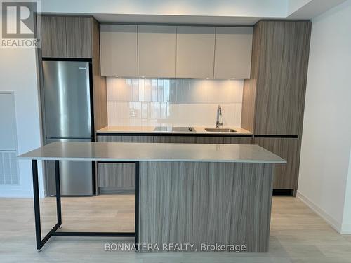 C-1104 - 8 Beverley Glen Boulevard, Vaughan, ON - Indoor Photo Showing Kitchen