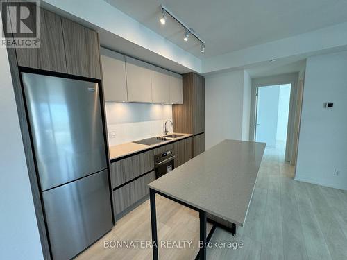 C-1104 - 8 Beverley Glen Boulevard, Vaughan, ON - Indoor Photo Showing Kitchen