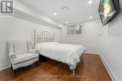 742 - 75 Weldrick Road E, Richmond Hill (Observatory), ON - Indoor Photo Showing Bedroom