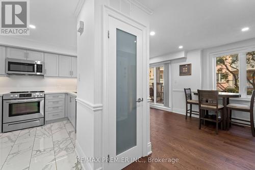 742 - 75 Weldrick Road E, Richmond Hill (Observatory), ON - Indoor Photo Showing Kitchen