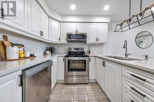 109 Mcalister Avenue, Richmond Hill, ON - Indoor Photo Showing Kitchen With Double Sink